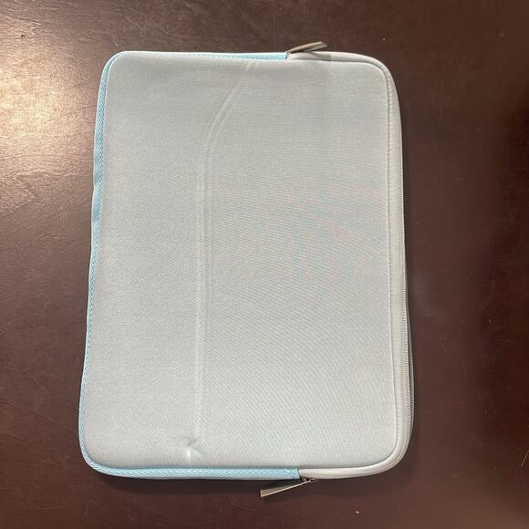 MacBook New Pro 13” shell and light blue soft case - Picture 3 of 5